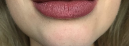 Трушный карандашик Essense Stay True Lipliner