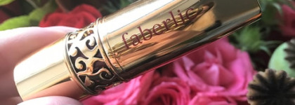 Симпатичный представитель сетевого маркетинга.Губная помада «Роскошный поцелуй» Фаберлик