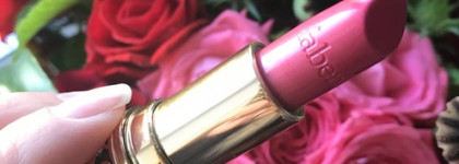 Симпатичный представитель сетевого маркетинга.Губная помада «Роскошный поцелуй» Фаберлик