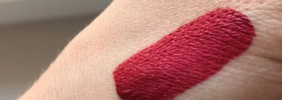 Красный-прекрасный белорус Relouis Metallic Velvet Matte Lipstick 07 и просто шикарный хайлайтер Relouis Pro highlighter 02 Champagne