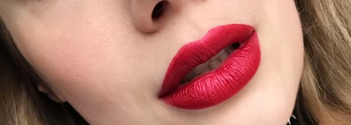Красный-прекрасный белорус Relouis Metallic Velvet Matte Lipstick 07 и просто шикарный хайлайтер Relouis Pro highlighter 02 Champagne