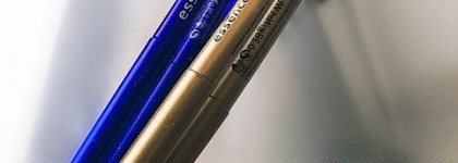 Летний сезон открыт с карандашами Essence. Дуэт Electric Vibes 02 & Longlasting eye pencil 30