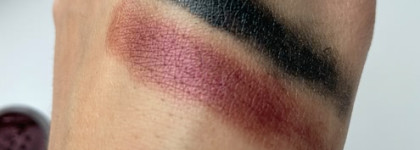 Ещё три продукта от Dose of colors. Primer& pigment в оттенках Envy и Maroon, Classic lipstick в оттенке Blush