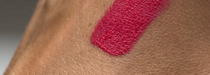 Сочная фуксия. Новинка MAC Powder Kiss Liquid lipcolour в оттенке billion $ smile 984