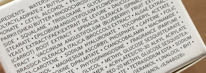 Необходимая штучка для обладательниц сухой или возрастной кожи. Крем-основа для области вокруг глаз Vitamin enriched eye base Bobbi Brown