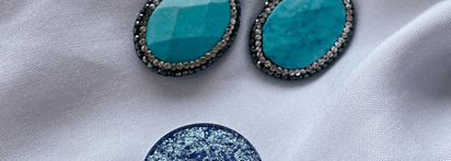 Первый Bernovich sparkle 21. Оттенок один, а фото много