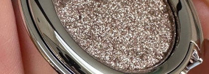 И я туда же. Тени-спаркл Shik single eyeshadow в оттенке Vega