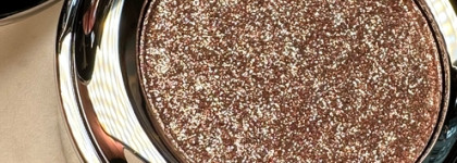 И я туда же. Тени-спаркл Shik single eyeshadow в оттенке Vega