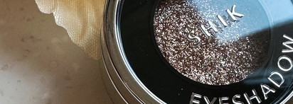 И я туда же. Тени-спаркл Shik single eyeshadow в оттенке Vega