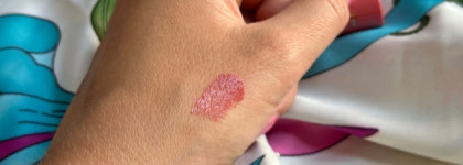 Неожиданно приятное помадное пополнение косметички. La La laque Vivienne Sabo 04