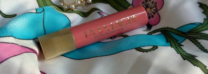 Неожиданно приятное помадное пополнение косметички. La La laque Vivienne Sabo 04