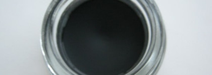 Гелевые подводки Essence 01 Midnight in Paris и 02 London Baby