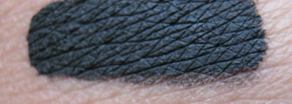 Гелевые подводки Essence 01 Midnight in Paris и 02 London Baby