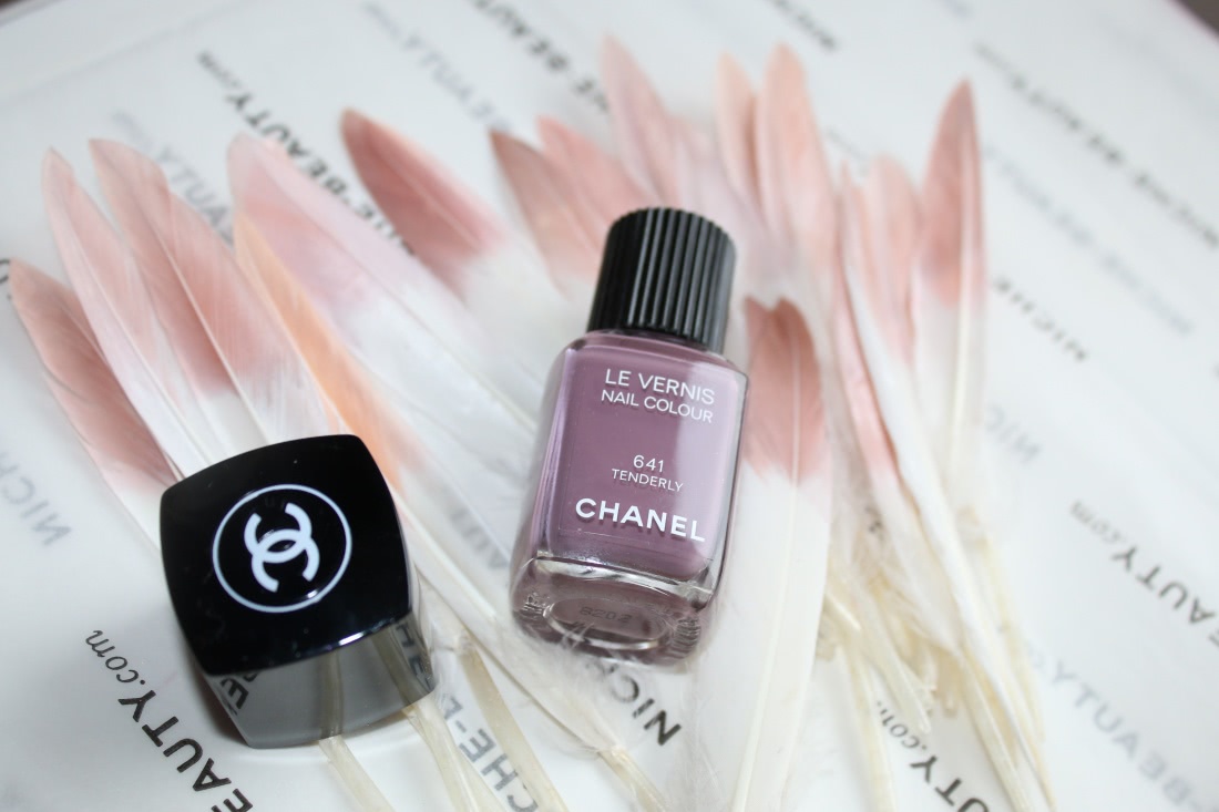 Chanel Sakura #87 Blush and Jardin de Camélias Illuminating Powder - Chanel.com  Exclusive - The Beauty Look Book