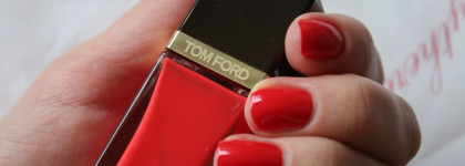 Схожие и разные. Красные от Tom Ford: Nail Lacquer / Vernis a Ongles #12 Coral Blame, #14 Scarlet Chinois