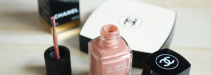 Лак цвета ириски Chanel Le Vernis Nail Colour #663 Lovely Beige (Лето 2015)