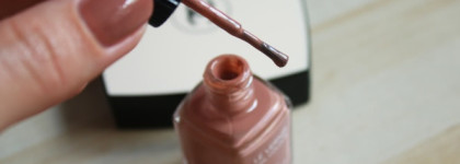 Лак цвета ириски Chanel Le Vernis Nail Colour #663 Lovely Beige (Лето 2015)