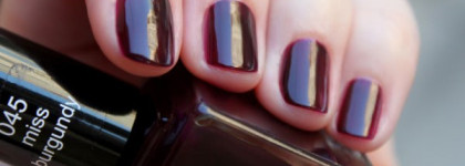 Anny - Miss Burgundy &Stardust