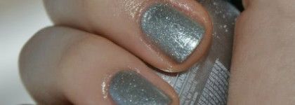 Серебро на ногтях с Sally Hansen