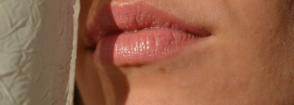 Армия Maybelline NewYork Color Sensational 103 против  L`oreal Paris Color riche №303