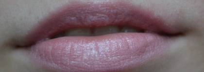 Армия Maybelline NewYork Color Sensational 103 против  L`oreal Paris Color riche №303