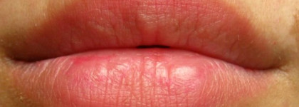 Oriflame, Very Me, Pink Me Perfect Lip Gloss "Хамелеон"