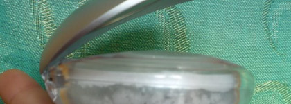 Сияющие средства Pupa Silk Touch Loose Powder № 07 и Venus Senza calze