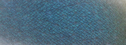 Бутылочная зелень от Bourjois ombre a paupieres 07 Noir emeraude