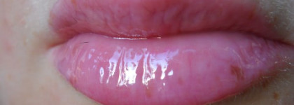 Блеск для губ Essence "Tint It"  №01, turn to happy