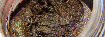 Подводка для глаз E.l.f. Studio Cream Eyeliner в оттенке Metallic olive