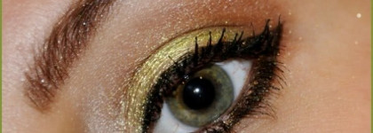 MAC – пигмент "Золотая олива", румяна "Розовый обморок" и классическая подводка