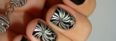 Блестящие маникюры выходного дня