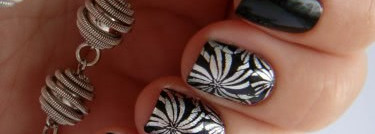 Блестящие маникюры выходного дня