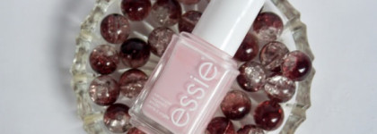 Нежный, но капризный Essie №17 Muchi, muchi