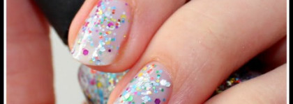 Веселый лак China Glaze "It's a trap-eze!" и известная сушка Dry Fast Top от Seche Vite