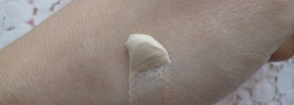 Приятный  преображающий Fresh Look Protective Day Cream SPF 20 (Защитный дневной увлажняющий крем SPF 20)