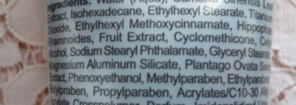 Приятный  преображающий Fresh Look Protective Day Cream SPF 20 (Защитный дневной увлажняющий крем SPF 20)