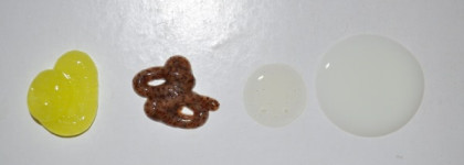 Средства для ванной: 2 скраба (Yves Rocher и Сто рецептов красоты) и 2 геля для душа (Decleor и Nivea)