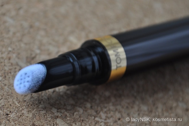 Автоматическая помада-блеск со спонжем Tom Ford Patent Finish Lip Color в оттенке 07 Erotic