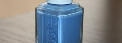 Васильковая любовь с Essie №94 Lapiz of Luxury