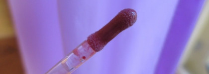 Сюрприз от бюджетной марки. Essence Stay with me longlasting lipgloss в оттенке - 11 choose me