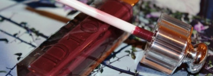 Спелая черешня. Dior Addict Gloss Mirror Shine Volume And Care -№981 (Ensorcelante)