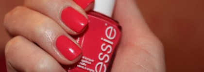 А не отведать ли нам коктейль? Дайкири, пожалуйста, персиковый. Essie Nail Lacquer - 72 (Peach Daiquiri)