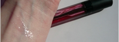 Весенняя новинка Gosh Copenhagen Lip Oil - Масло для губ в оттенке 04 Rasberry