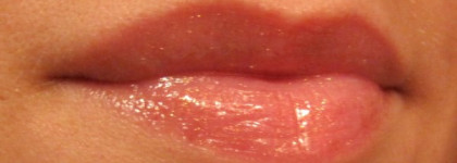 Блеск для губ Chanel levres scintillantes glossimer 146 и Chanel brillant lumiere fluorescent lip shine 66