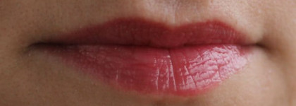 Essence Stay with me longlasting lipgloss 02 my favorite milkshake и 07 kiss kiss kiss