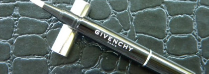 Мой первый хайлайтер Givenchy Mister Bright Touch of Light Pen оттенок 73 Moon Light