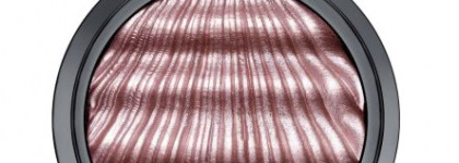 Коллекция  ArtDeco зима 2013 Glam Deluxe: ArtDeco Glam Star Blusher three-color with subtle shimmer и  ArtDeco Glam Couture eyeshadow #18