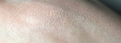 Essence Prismatic Rainbow Glow Highlighter хороший, но скучный