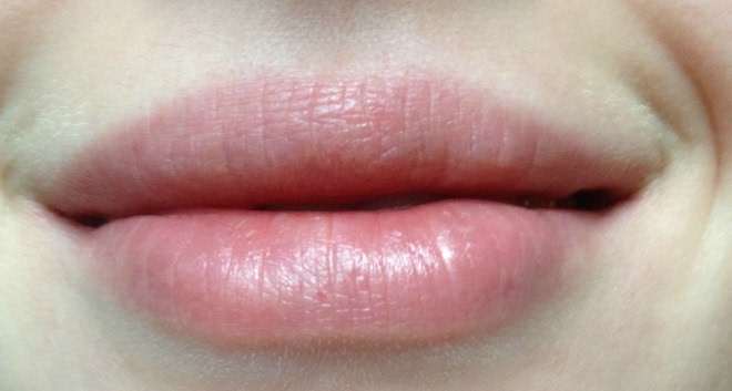 Belweder baume levres fluide gloss scintilliant levres protection soleil 20 SPF в оттенке розовое золото